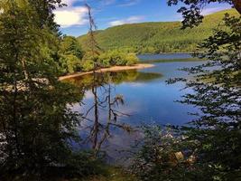 una vista del lago vyrnwy nel Galles centrale foto