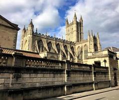 una vista della città di Bath al sole del pomeriggio foto