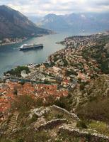 vista sulla baia di kotor dal castello di kotor, montenegro foto