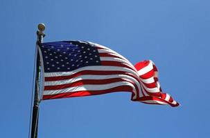 bandiera americana che sventola nel vento foto