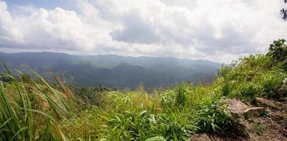 punto di vista di khao sawan, distretto di suan phueng, confine thailandese-birmano della provincia di ratchaburi foto