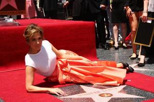 los angeles, 20 giugno - jennifer lopez alla cerimonia della stella della passeggiata di fama di hollywood per jennifer lopez al w hollywood hotel il 20 giugno 2013 a los angeles, ca foto