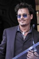 los angeles, 24 giugno - johnny depp alla star di jerry bruckheimer sulla hollywood walk of fame al teatro el capitan il 24 giugno 2013 a los angeles, ca foto