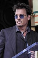 los angeles, 24 giugno - johnny depp alla star di jerry bruckheimer sulla hollywood walk of fame al teatro el capitan il 24 giugno 2013 a los angeles, ca foto