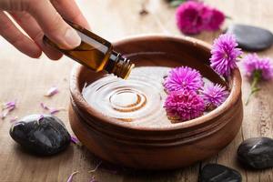 olio essenziale per aromaterapia foto