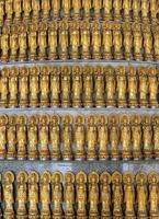 un sacco di statua d'oro di Guan Yin