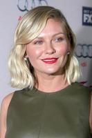 los angeles, 7 ottobre - kirsten dunst al fargo stagione 2 premiere screening presso i teatri arclight hollywood il 7 ottobre 2015 a los angeles, ca foto