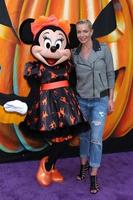 los angeles, 1 ottobre - jaime pressly al vip disney halloween event al disney consumer product pop up store il 1 ottobre 2014 a glendale, ca foto