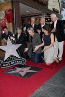 los angeles, 4 settembre - ryan murphy, jane lynch, funzionari della camera alla cerimonia della stella della passeggiata di fama di hollywood di jane lynch su hollywood boulevard il 4 settembre 2013 a los angeles, ca foto