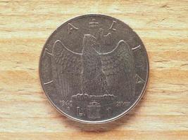 Rovescio di moneta da 1 lira raffigurante aquila, valuta italiana foto