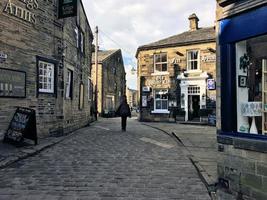 una veduta della città di haworth nello yorkshire foto