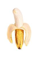 banana macchiata parzialmente sbucciata, matura foto