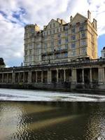 una vista della città di Bath al sole del pomeriggio foto