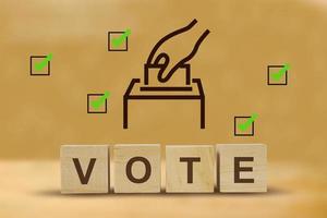 votare sul cubo delle lettere di parola, mettere a mano la carta di voto nell'urna, illustrazione. foto