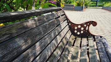 trama di una vecchia sedia in giardino foto