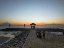 foto del paesaggio della spiaggia di sanur bali