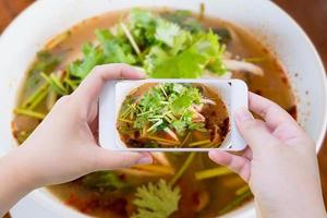 zuppa di tom yum cibo tailandese foto