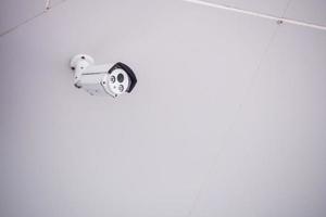 telecamera di sicurezza a circuito chiuso sul muro foto