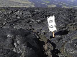 chiusura della strada dall'eruzione in hawaii foto