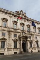 roma, palazzo consulta in piazza del quirinale. foto