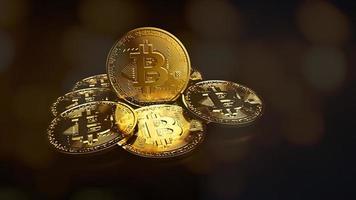 pila di valuta digitale bitcoin. criptovaluta btc il nuovo denaro virtuale primo piano 3d rendering di bitcoin dorati su sfondo nero foto