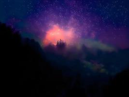 paesaggio notturno montagna e galassia della Via Lattea sfondo la nostra galassia, lunga esposizione, scarsa illuminazione foto