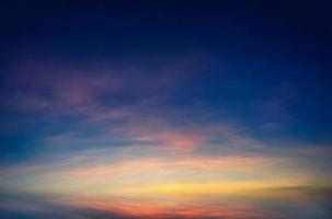 il cielo con la nuvola bellissimo sfondo del tramonto foto