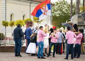 matrimoni tradizionali serbi con musicisti che suonano le trombe nella città di svilajnac. serbia.28.10.2019 foto