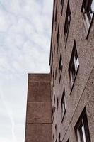 edificio residenziale con cielo foto