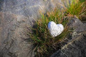 cuore su una roccia ii foto