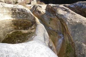 paesaggio roccioso dopo la pioggia foto