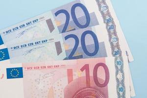 cinquanta euro in varie note