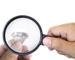 pietre preziose. gioielliere che controlla il diamante lucido. diamanti di caratura. commercio e commercio di diamanti. classificazione del diamante sciolto. pietre preziose foto