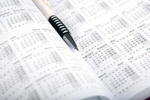 giorni di calendario con numeri e penna