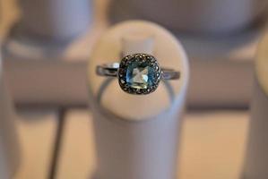 anello in acciaio inox azzurro foto