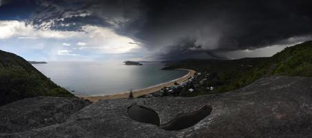 tempesta supercell sopra la baia rotta pearl beach nsw Australia