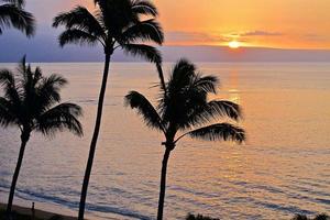 tramonto sul mare delle Hawaii