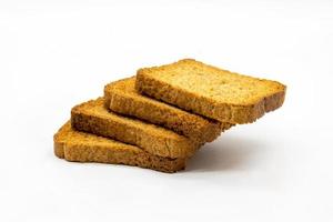 fette di pane tostato isolato su sfondo bianco. foto