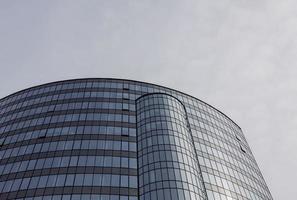 minsk, bielorussia, luglio 2022 - architettura finanziaria in vetro foto