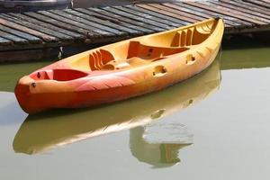 ormeggio in riva al mare per l'ormeggio di barche e yacht foto