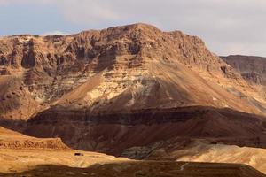 montagne nel deserto del negev nel sud di Israele foto
