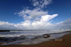 costa mediterranea nel nord di Israele foto