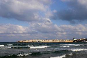 nuvole nel cielo sopra il mar mediterraneo foto