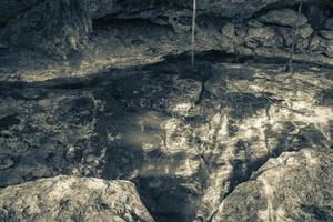 blu turchese acqua calcare grotta dolina cenote tajma ha messico. foto