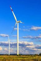 nord tedesco campo agricolo turbine eoliche natura paesaggio panorama germania. foto