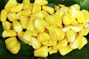 jackfruit giallo al mercato fresco foto