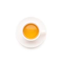 tazza in ceramica bianca di tè caldo isolata on white foto