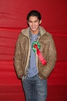 los angeles, 28 novembre - booboo stewart arriva alla parata di natale di hollywood 2010 all'hollywood boulevard il 28 novembre 2010 a los angeles, ca foto