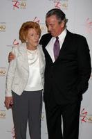 los angeles, 26 mar - jeanne cooper, eric braeden partecipa al 40° anniversario dei giovani e dell'inquieta celebrazione presso la città della televisione cbs il 26 marzo 2013 a los angeles, ca foto