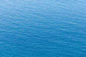 oceano blu calmo foto